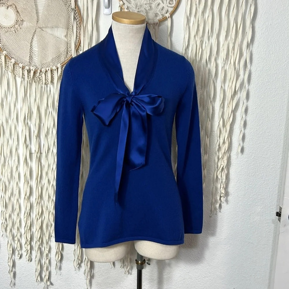 J. Peterman Blue Wool Blend Sweater With Silk Tie at Neckline Size XS - Picture 2 of 8